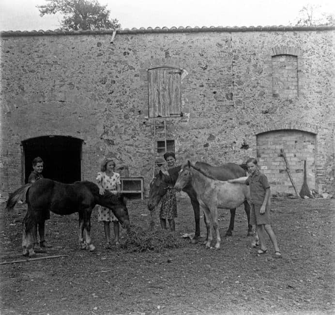 Historic photographs of the estate · 1920–1935