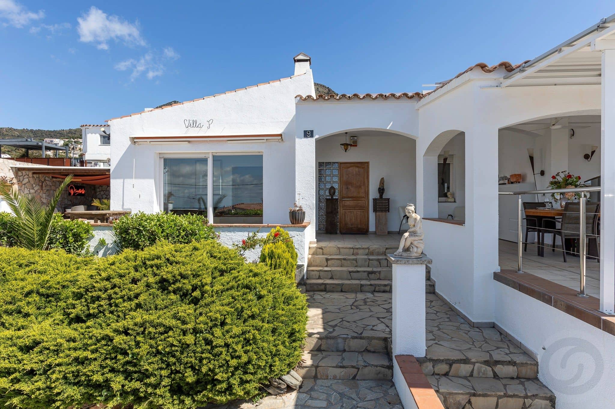 Exclusive villa with sea views and tourist license