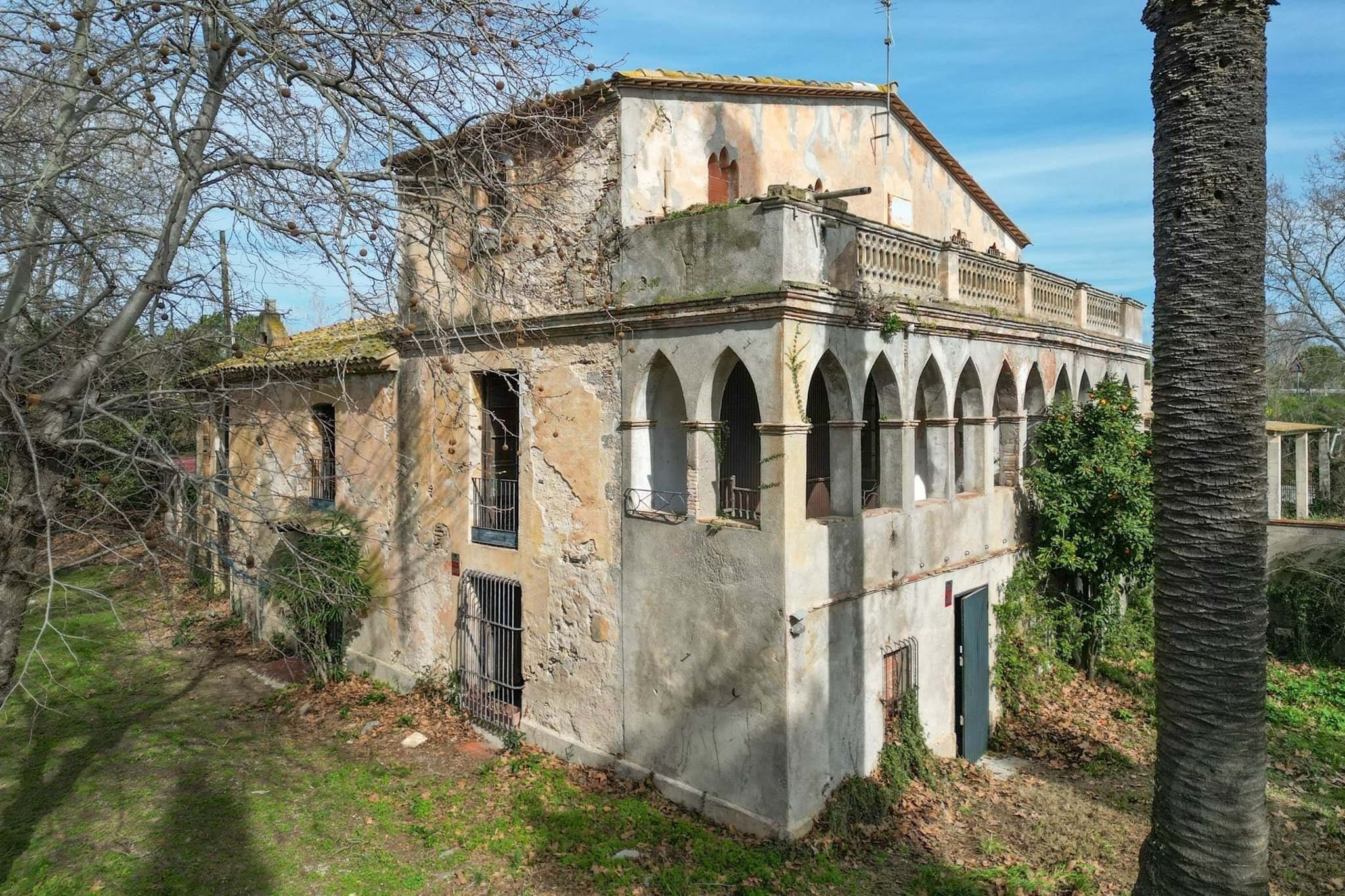 Ferme historique du XVIe siècle avec la possibilité de créer trois résidences exclusives sur la Costa Brava