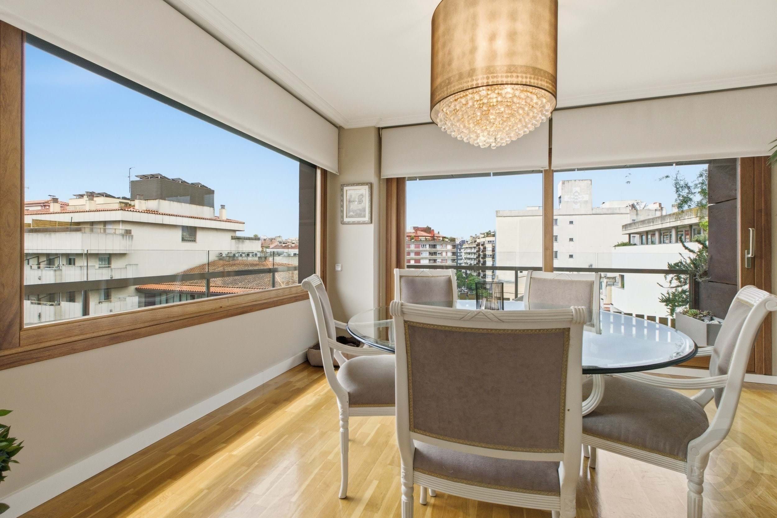 Exclusive Duplex Penthouse in Girona's Eixample – Spaciousness, Light and Elegance in the City Centre