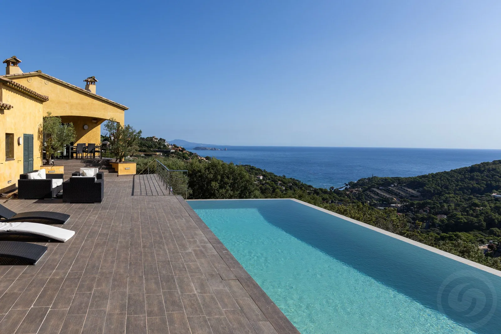 Dos casas independientes con vistas al mar y a las Islas Medas en Begur – Sa Riera
