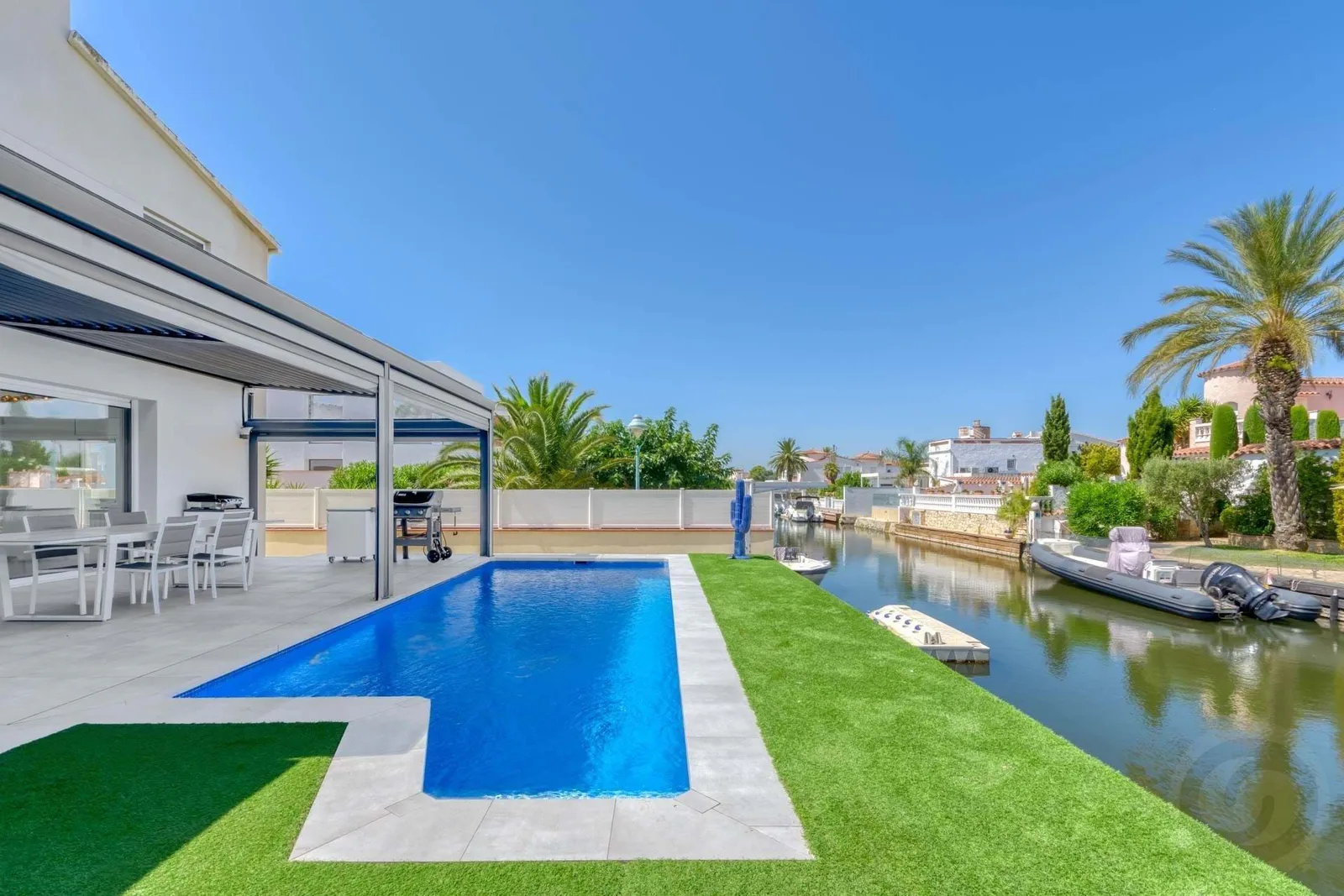 Magnifique villa indépendante avec piscine et amarre de 14 mètres – Empuriabrava