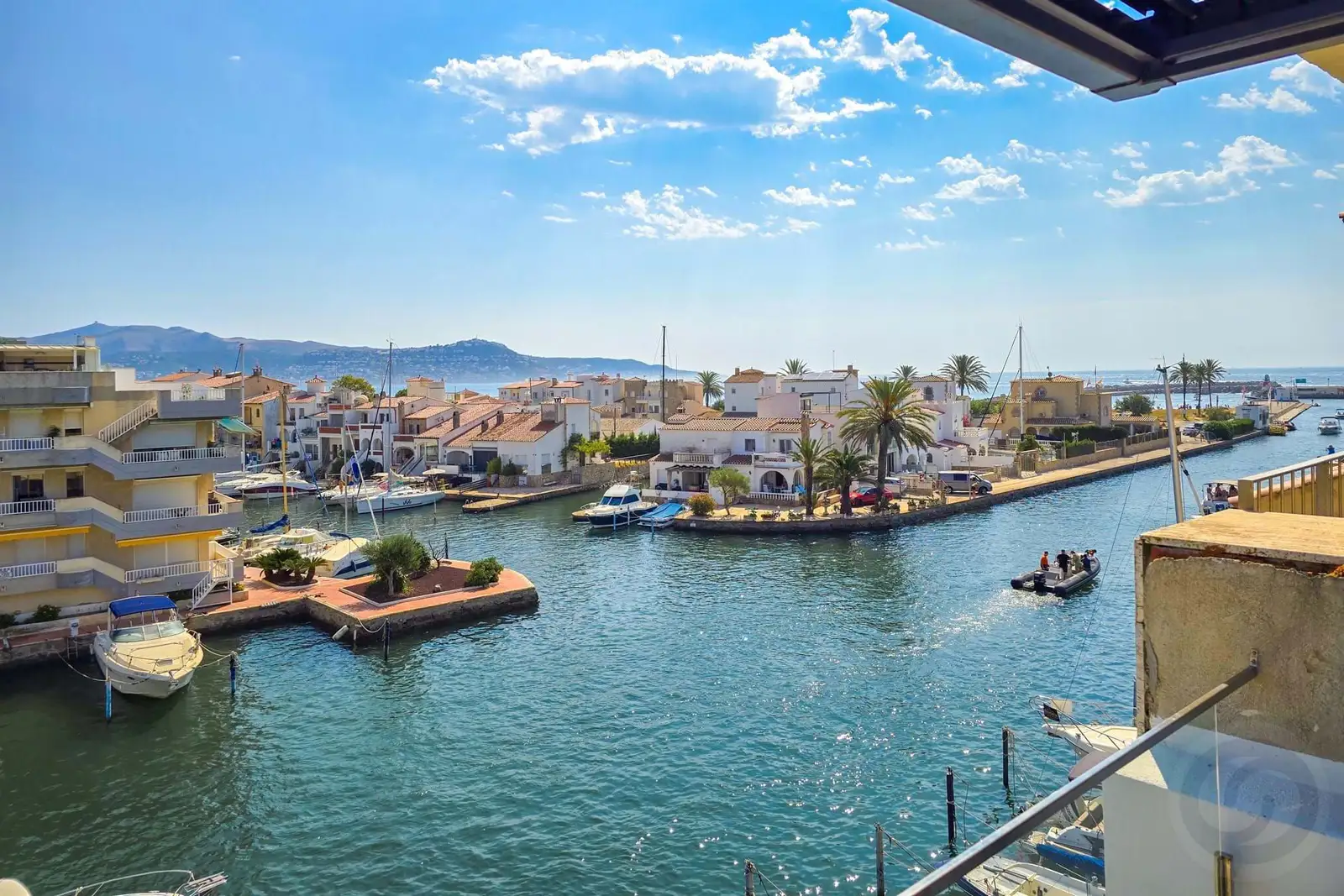 Maison Raffinée à Empuriabrava avec Amarre Privée à Proximité de la Mer – Idéale pour Passionnés de Navigation