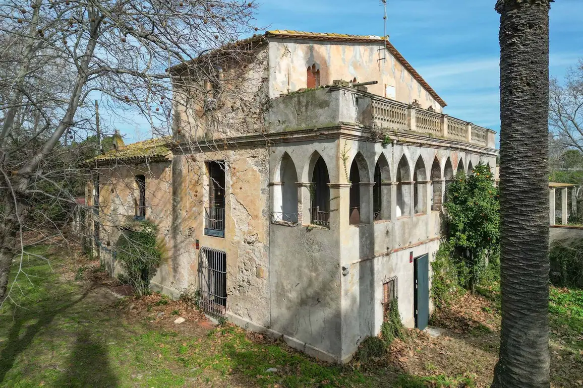 Masía histórica del siglo XVI con posibilidad de crear tres residencias exclusivas en la Costa Brava – Castelló d'Empúries