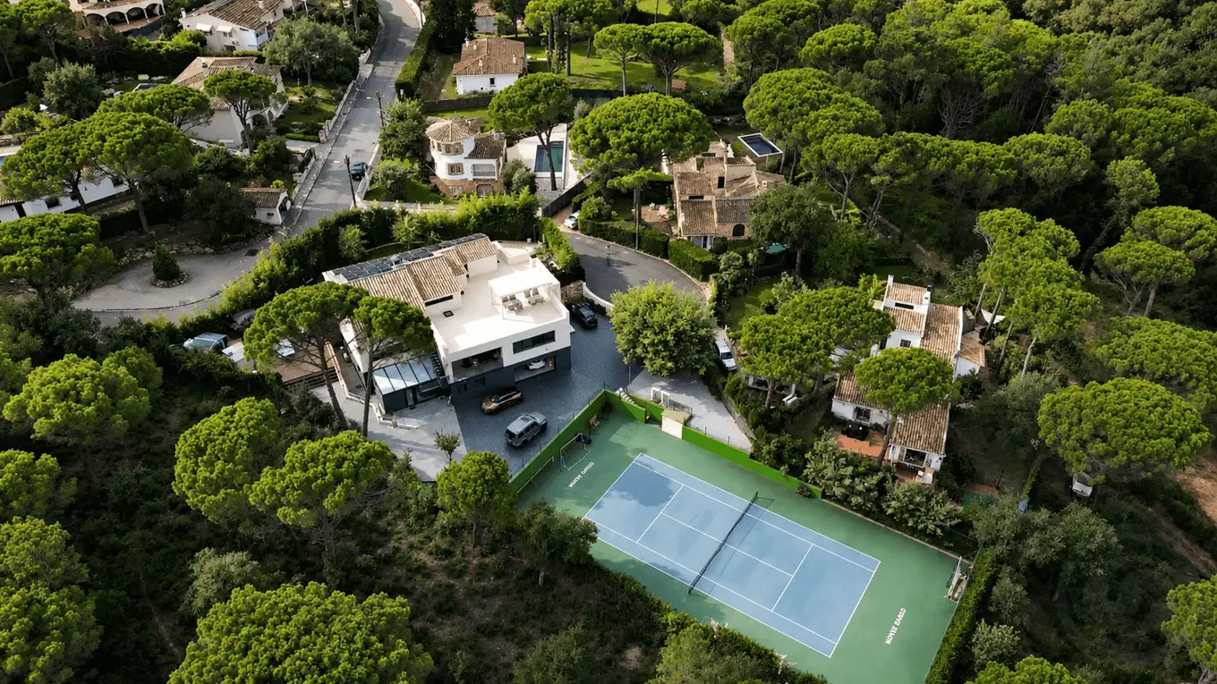 Villa de luxe contemporaine avec centre de bien-être privé et court de tennis – Golf Costa Brava, Espagne – Santa Cristina d'Aro
