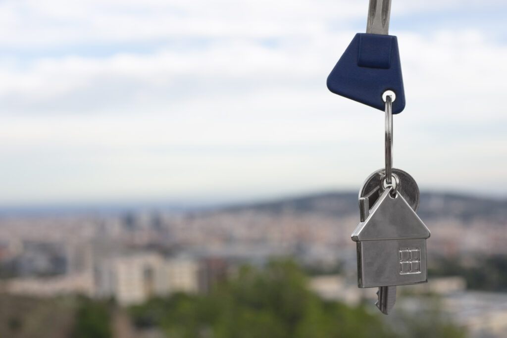 Trámites e impuestos a anticipar después de comprar o vender una propiedad en España